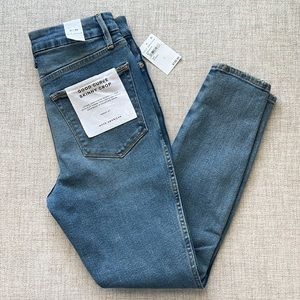 🎉HP🎉 GOOD AMERICAN Good Curve Skinny Crop Jean
